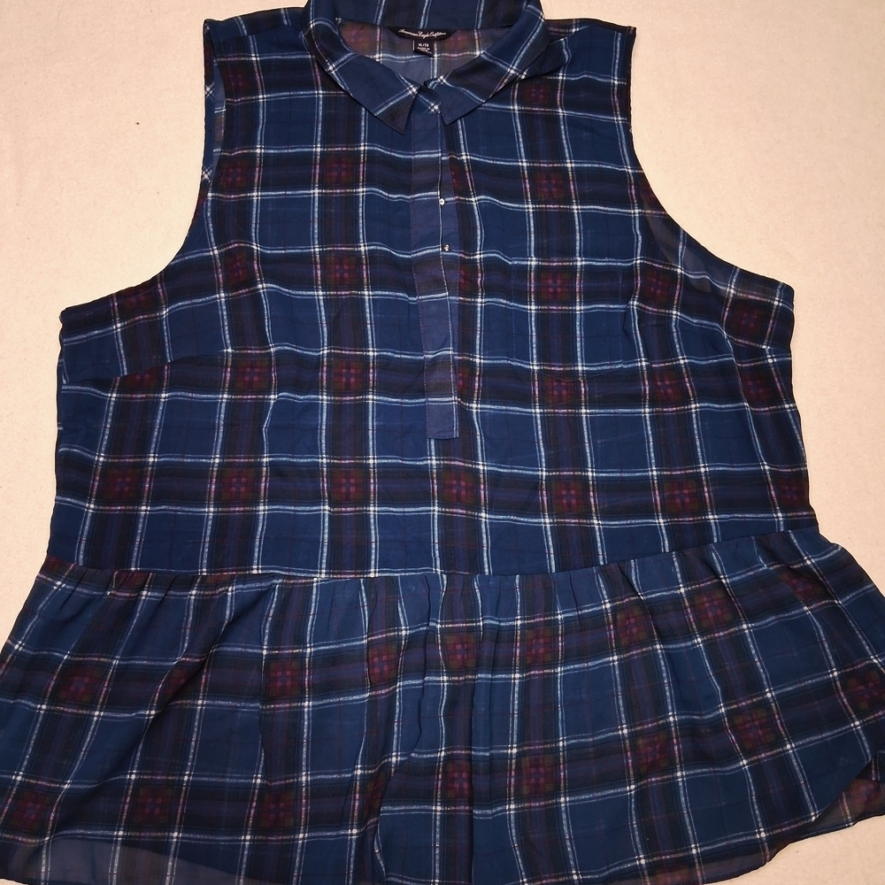 4/20$ American Eagle Outfitters Navy Plaid Top